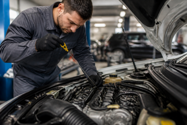 Huile à moteur : tout savoir pour bien entretenir votre voiture