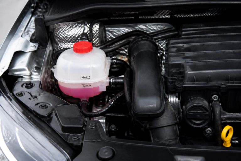Où mettre le liquide de refroidissement ? Guide pratique pour bien l’entretenir