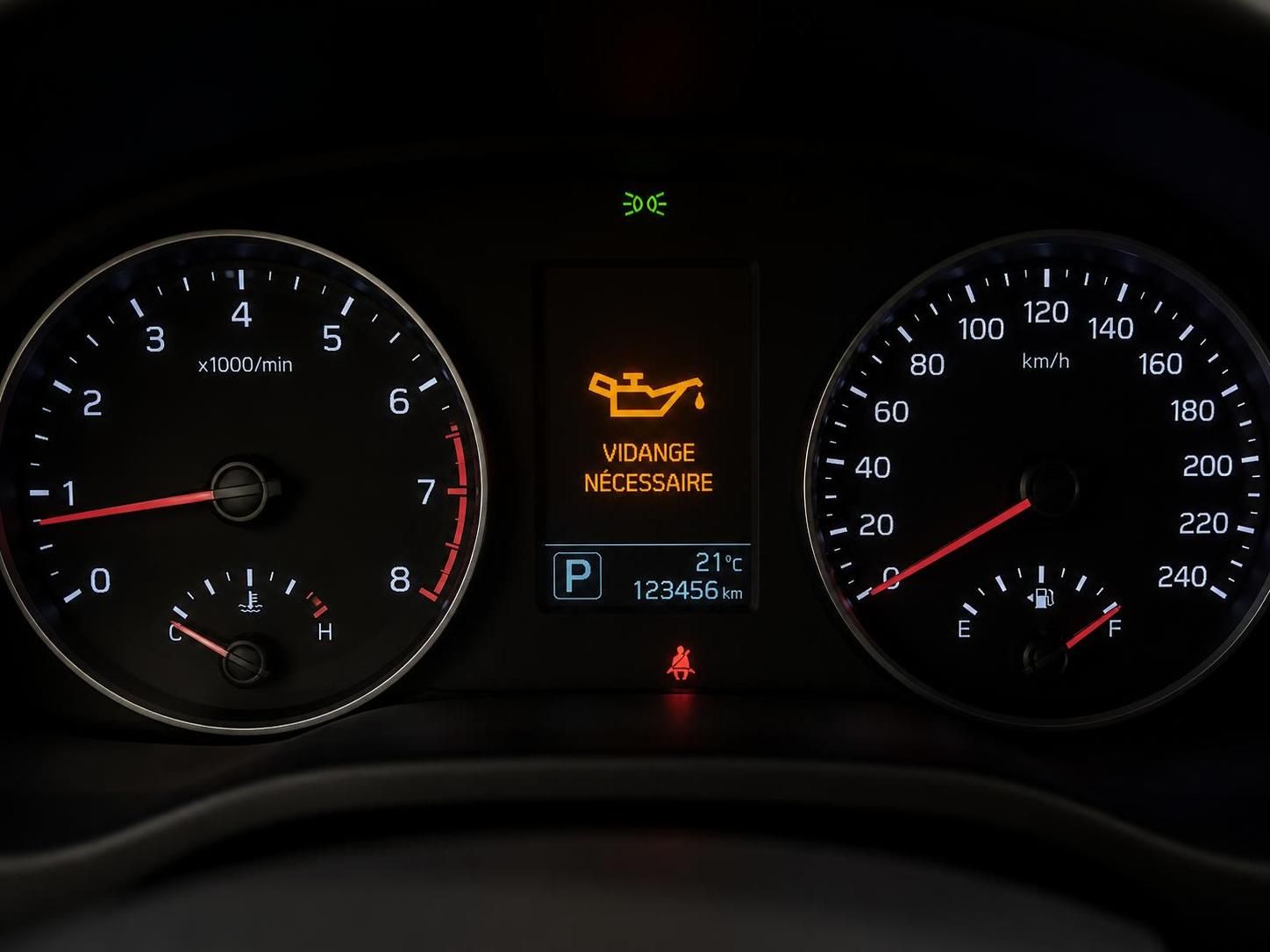 découvrez combien de temps dure une vidange de voiture et à quelle fréquence la planifier pour assurer la longévité et la performance de votre moteur.