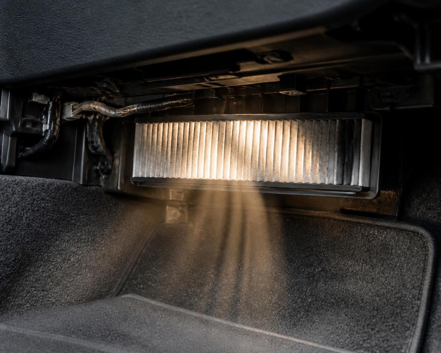 découvrez pourquoi il est essentiel de changer régulièrement le filtre de climatisation de votre voiture pour assurer un air pur, améliorer la performance du système et prolonger sa durée de vie.
