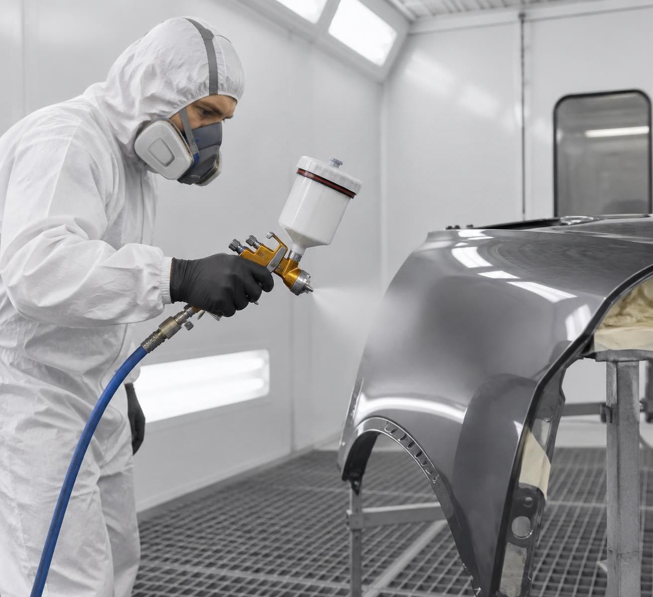 découvrez comment choisir la peinture adaptée à votre voiture et réussir son application pour obtenir une finition durable, uniforme et professionnelle.