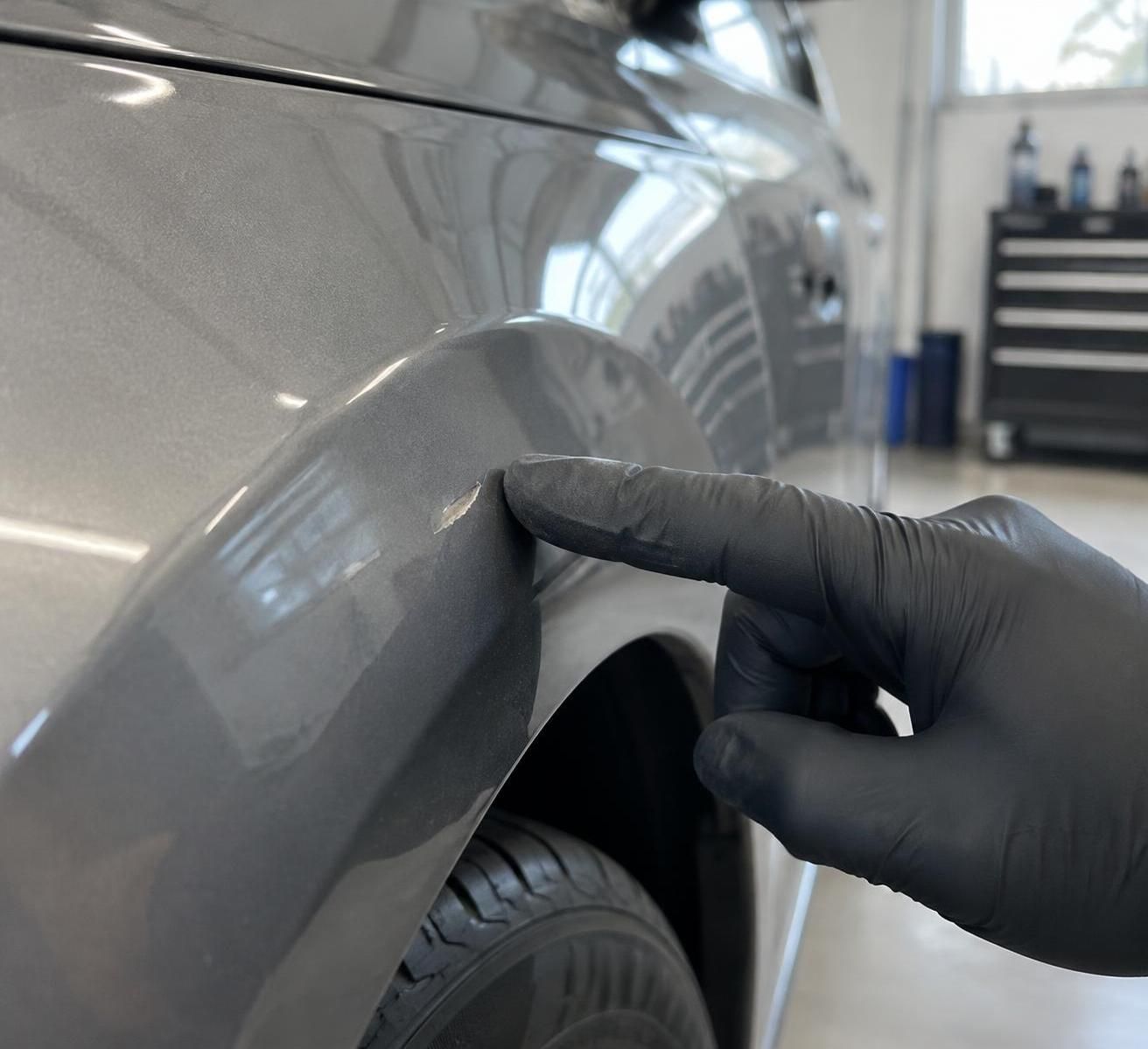 découvrez comment réussir une retouche de peinture voiture sans défaut : préparation, choix de la peinture et étapes clés pour un résultat impeccable.